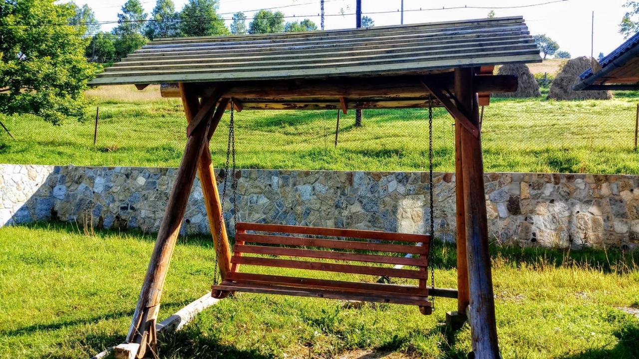 Гостьовий Дім "У Ані" Yablunytsya Esterno foto