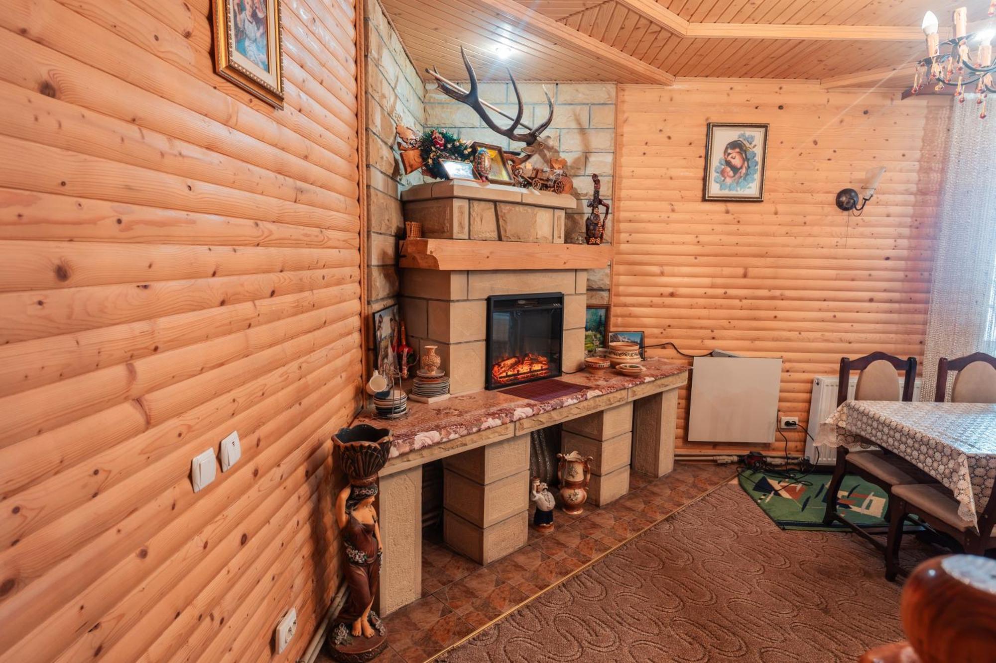 Гостьовий Дім "У Ані" Yablunytsya Esterno foto
